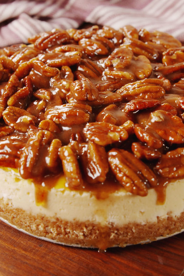 thanksgiving pecan pie dessert